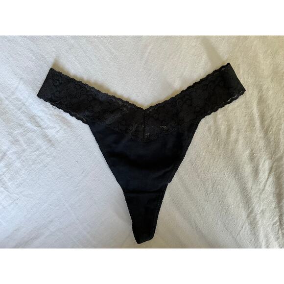 NoS Maidenform Bodymates M 7 Black Lace Thong String Bikini Panties Underwear - Picture 1 of 4